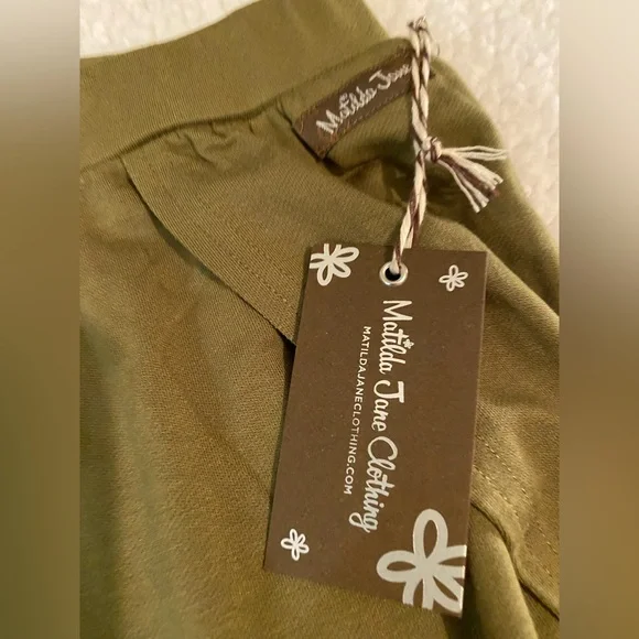 Matilda Jane olive colored size large capris.   NWT - Picture 5 of 10